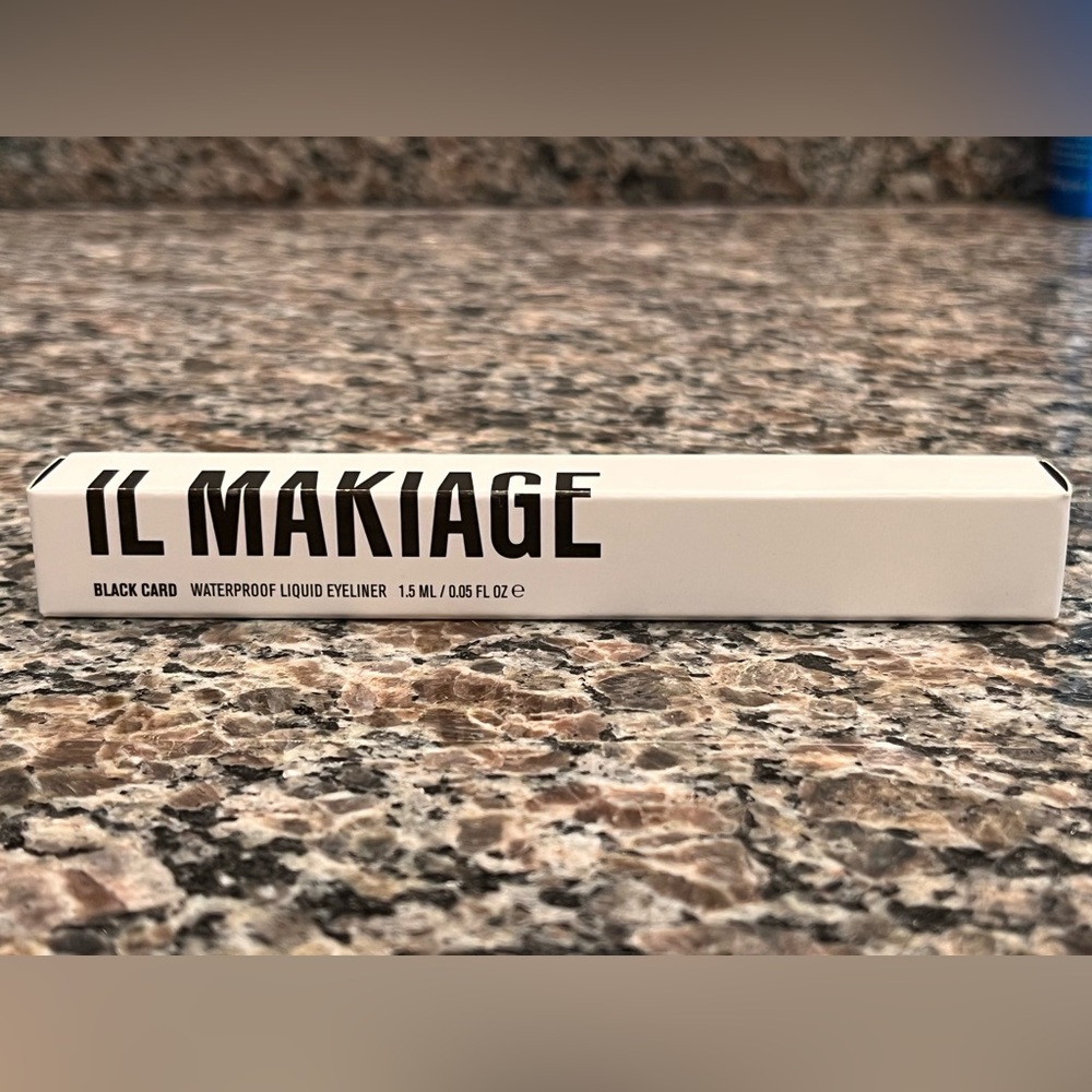 IL MAKIAGE Black eyeliner
